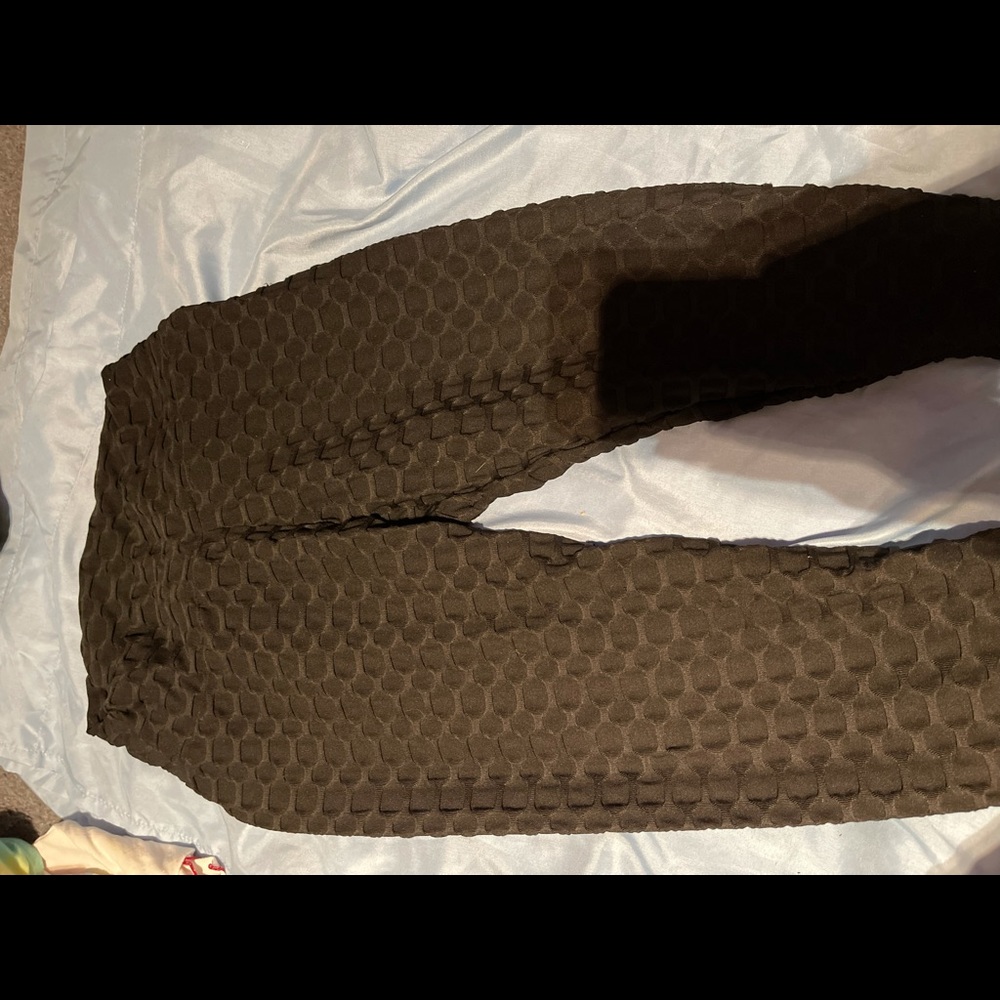 Butt lifting viral leggingss